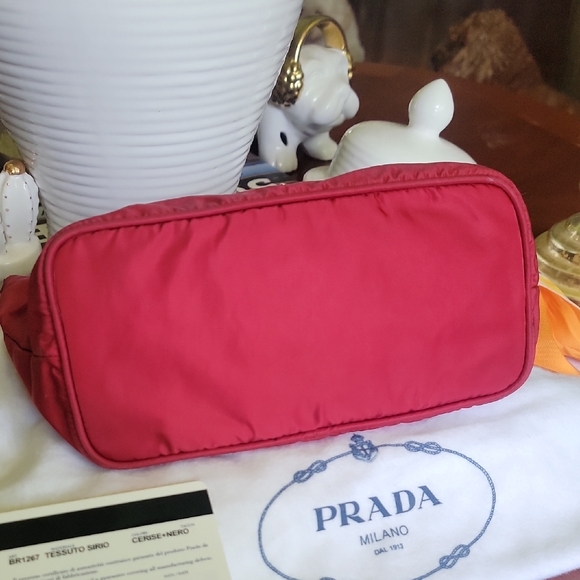 Prada Red and Orange Shoulder Bag with Vibrant Design - Picture 5 of 15